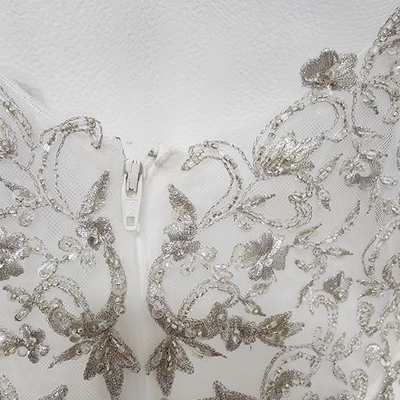 NWT Alfred Angelo Ivory Metallic Modern Fit Wedding Gown Size 10 - Picture 10 of 12